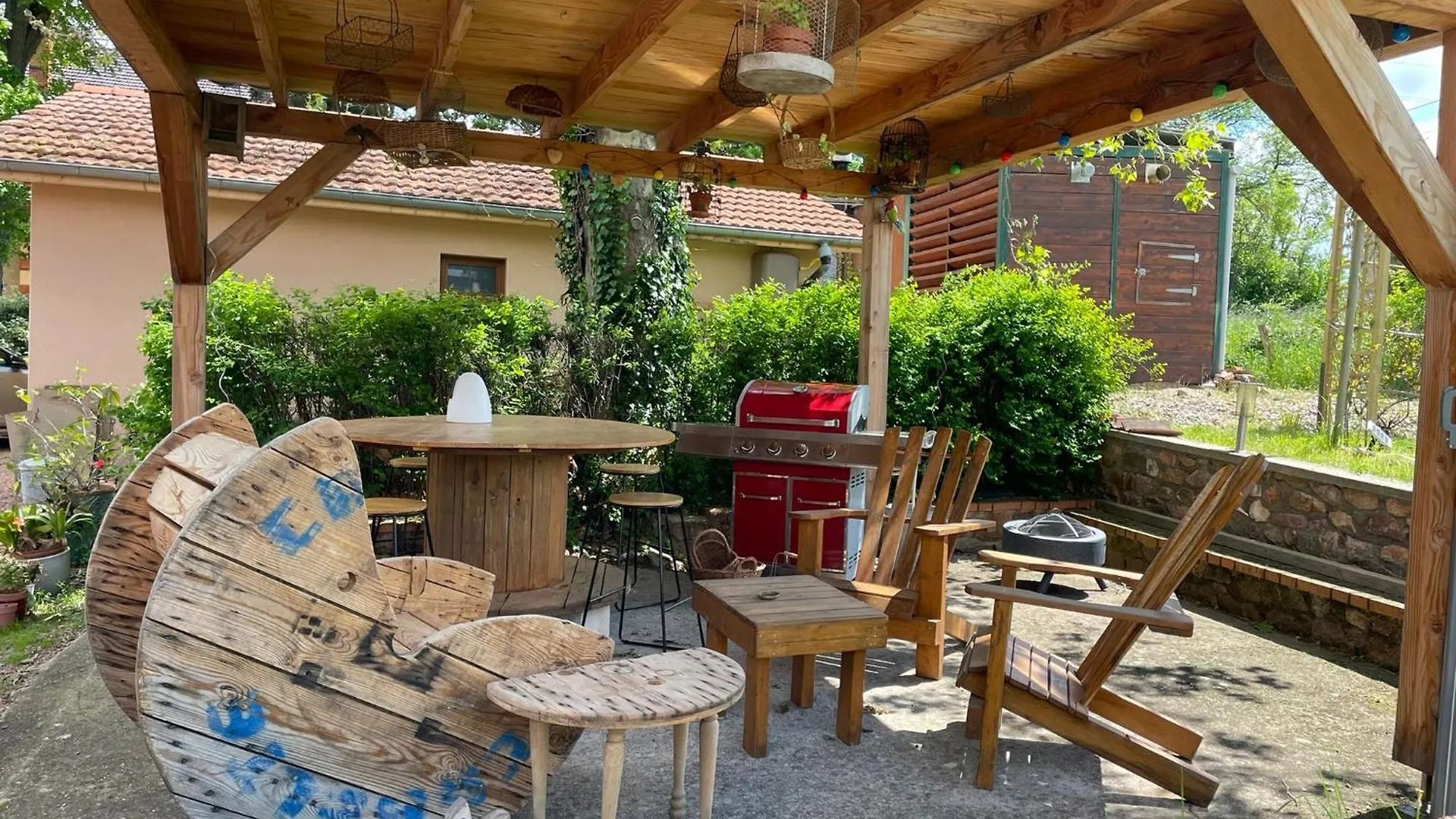 La Grange Aux Hirondelles - Appartement Complet Et Independant Commelle-Vernay 0*,  France